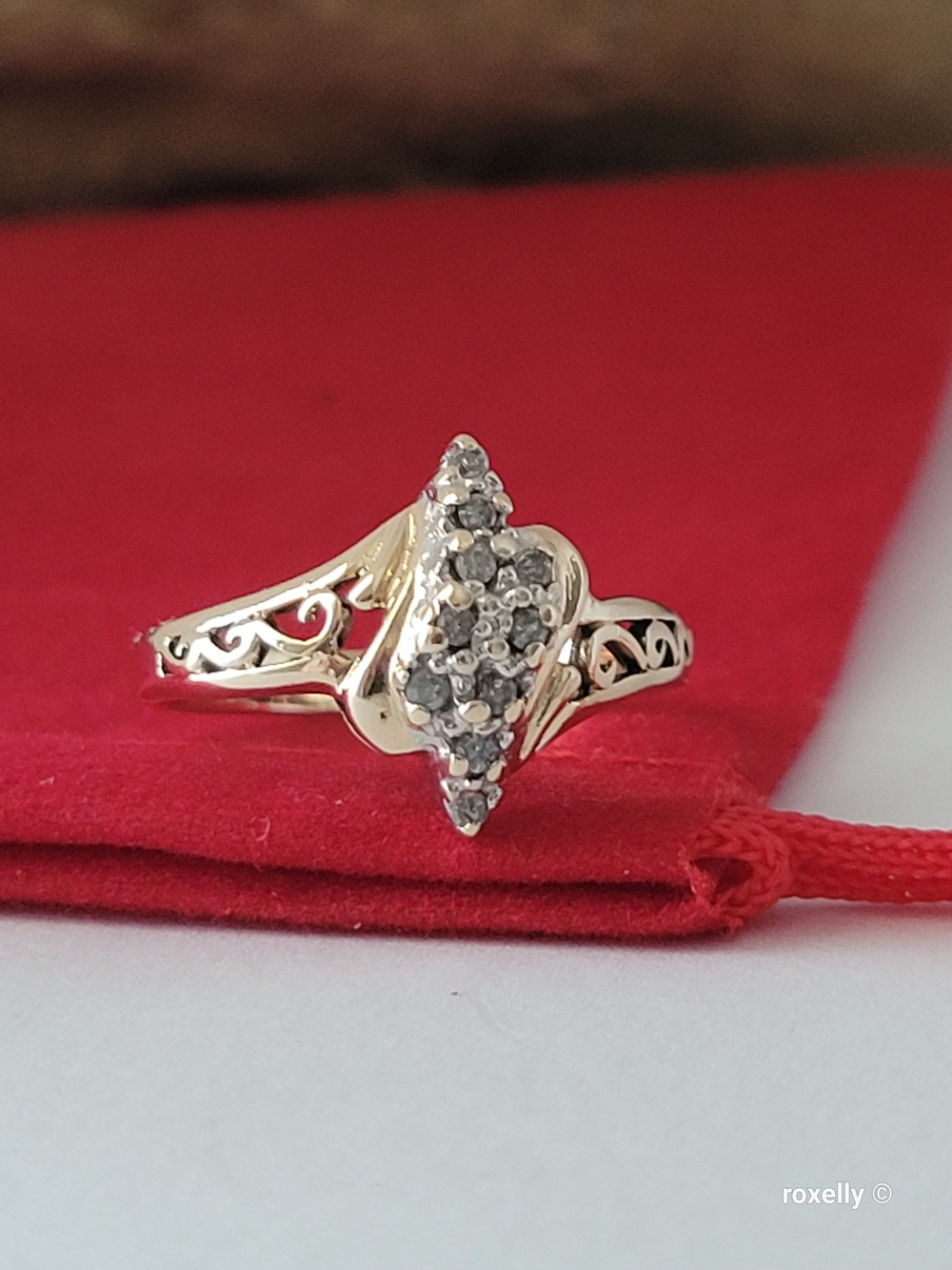 10K Yellow Gold Diamonds Cluster Ring Size 6.5 Solid Gold
